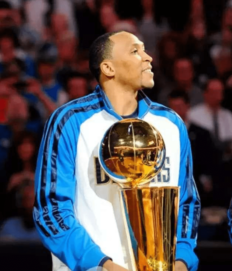 星空体育关于Scout在独行侠比赛中夺冠,出色发挥引发热议!观众掌声雷动的信息